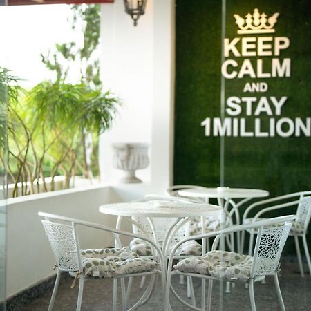 1 Million Hotel Johor Bahru Exterior photo