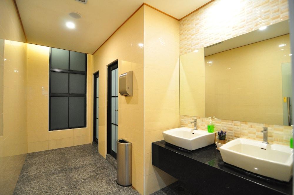 1 Million Hotel Johor Bahru Exterior photo