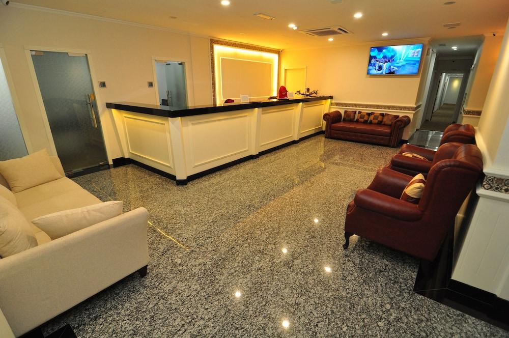 1 Million Hotel Johor Bahru Exterior photo