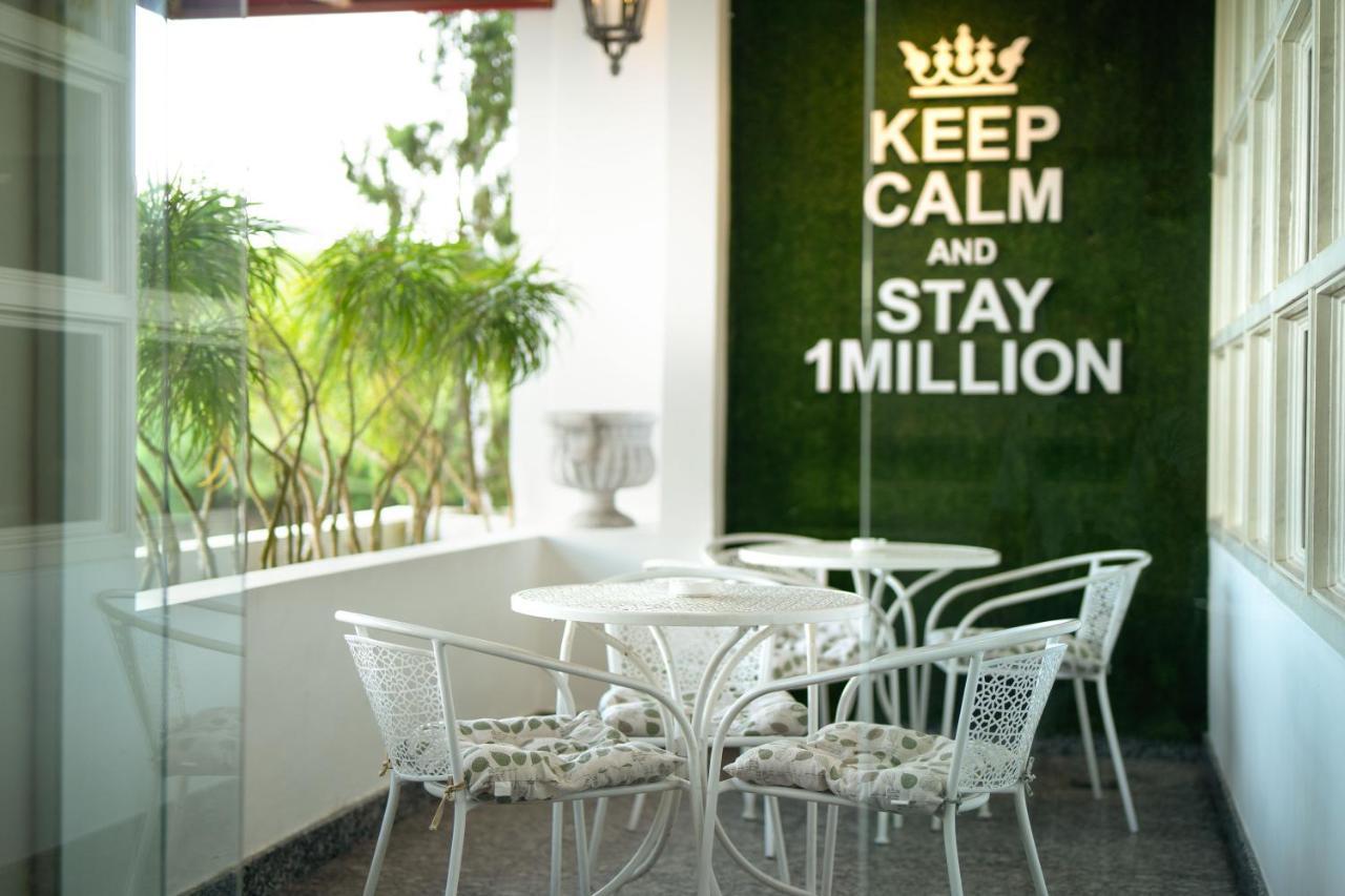 1 Million Hotel Johor Bahru Exterior photo